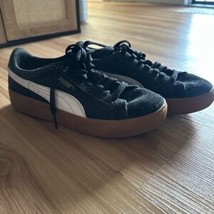 Puma Women's Black Sneakers